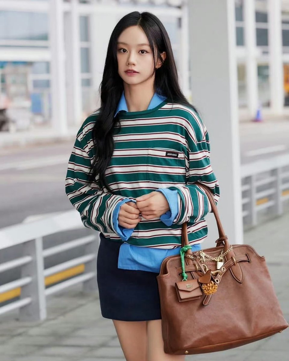 DanGina87's tweet photo. Miss Hyeri ‘s trip to Hong Kong💙🩵💙🩵 https://t.co/GLmUrID0wO