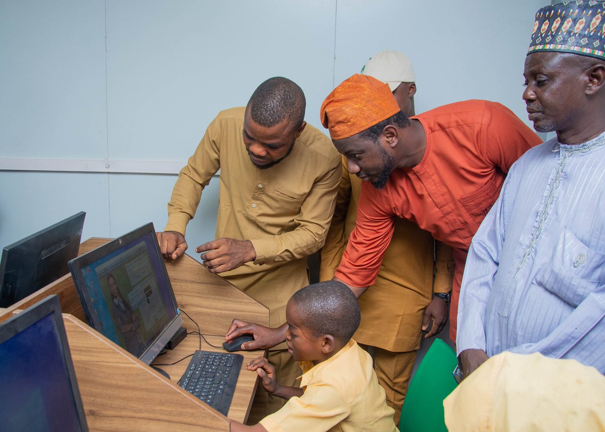 kaybabaofficial's tweet image. While China makes AI education mandatory from Sept 2025, Kwara has already launched coding and digital literacy in public schools. The future is now. Kwara is ahead of the curve!

Link 1 - Kwara State launches coding and digital literacy training in public schools…