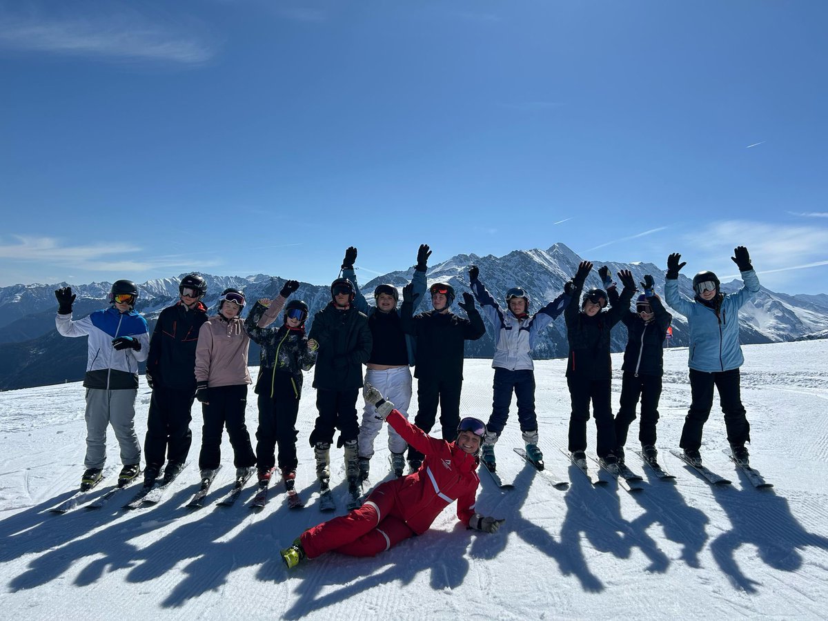 pe_aps_'s tweet photo. @AshtonParkSch Advanced beginners made it to the top of the mountain (and back down!) @RPUffendell https://t.co/cMOTXsyJ57