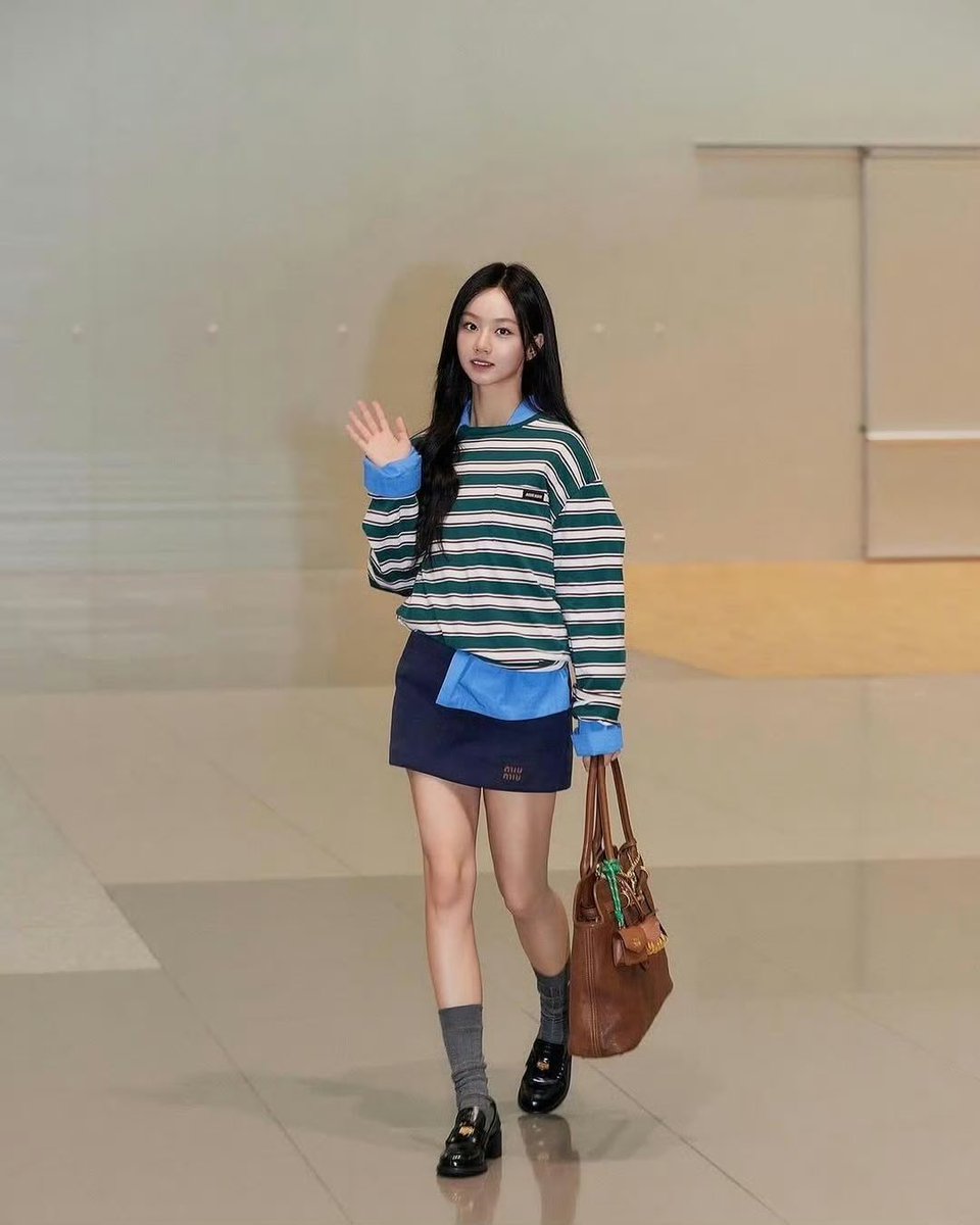 DanGina87's tweet photo. Miss Hyeri ‘s trip to Hong Kong💙🩵💙🩵
#Hyeri #이혜리 #LeeHyeri https://t.co/Es1AbjVwio
