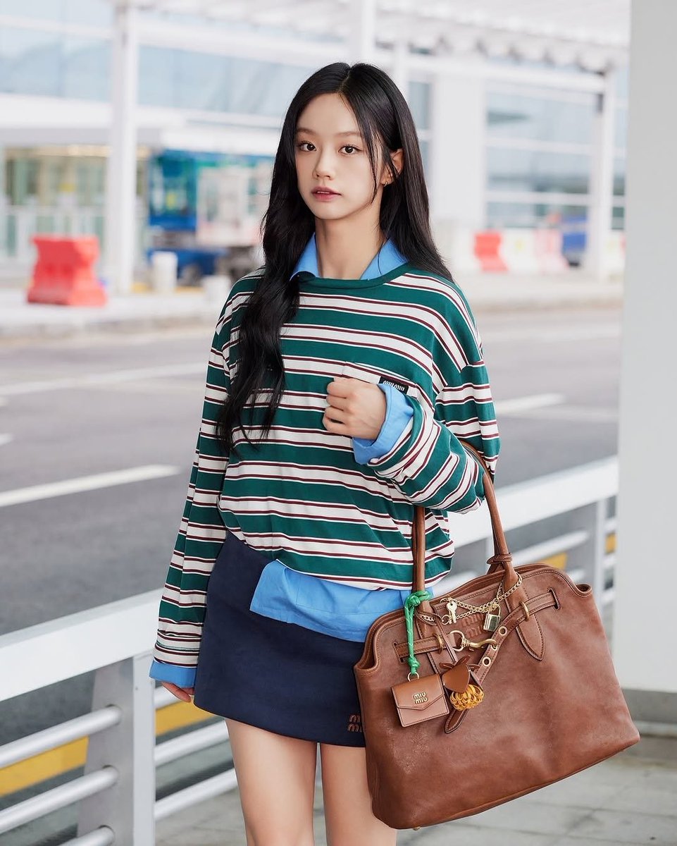 DanGina87's tweet photo. Miss Hyeri ‘s trip to Hong Kong💙🩵💙🩵
#Hyeri #이혜리 #LeeHyeri https://t.co/Es1AbjVwio
