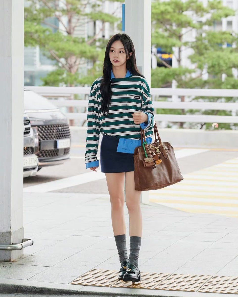 DanGina87's tweet photo. Miss Hyeri ‘s trip to Hong Kong💙🩵💙🩵
#Hyeri #이혜리 #LeeHyeri https://t.co/Es1AbjVwio