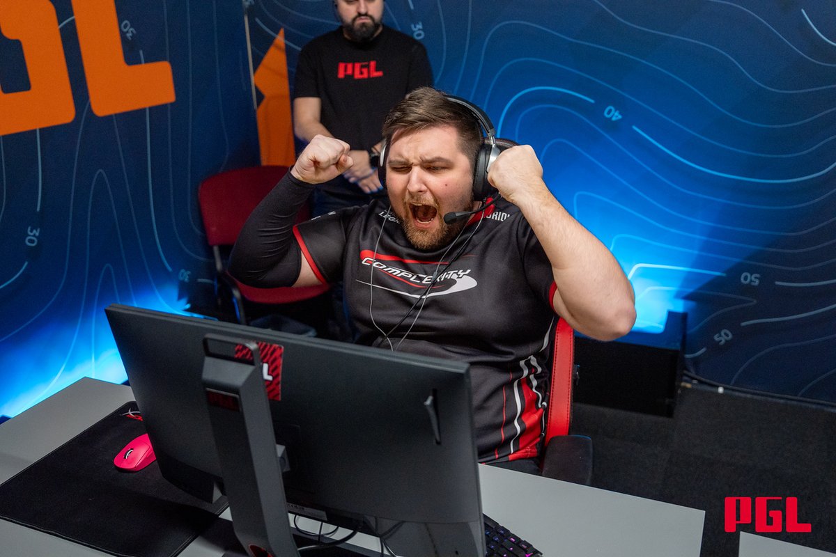 ComplexityCS's tweet photo. 🍻 https://t.co/9ElEtLARjq