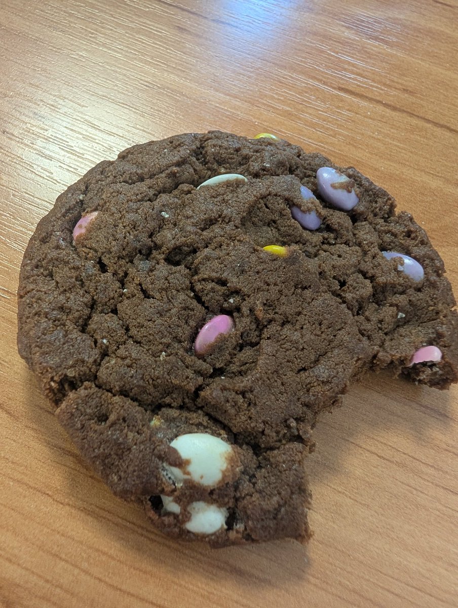 arronkray's tweet photo. @sainsburys THESE. ARE. NOT. @CadburyUK MINI EGG COOKIES. You handed me Smartie imposters in a Mini Egg disguise. My kids are WAILING. I bit into one and saw my life flash before my eyes. The betrayal. The audacity. The emotional damage. Easter is CANCELLED. https://t.co/tzIQ51Mm2V