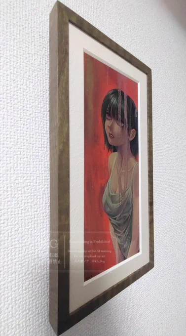 「過去と未来の狭間に立つシビュラたち」に出展中の作品です。偏光ラメを使用しており、見る角度によって印象が変化します。変わらない過去を、見方・考え方によって変化させる。そんな絵です。12日までの19時〜翌10時にはオンラインショップもオープンしております。 