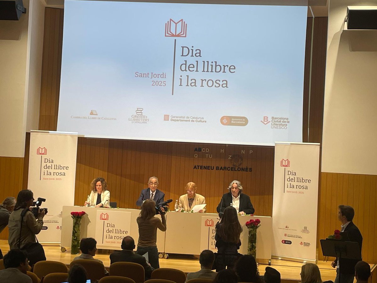 editorscat's tweet photo. Som a la roda de premsa del Dia del Llibre i de la Rosa a l’Ateneu Barcelonès organitzada per la Cambra del Llibre de Catalunya https://t.co/bO5x3EBsbK