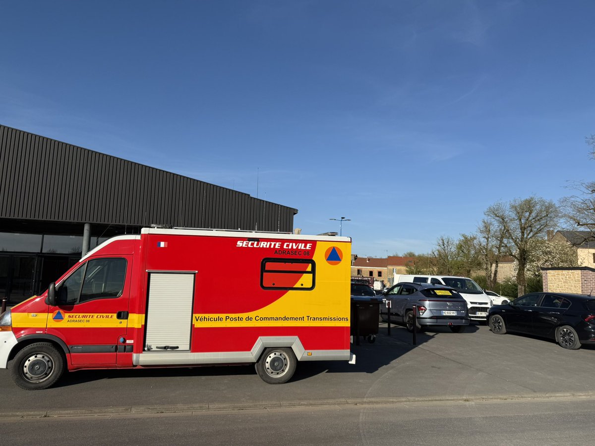 ADRASEC08's tweet photo. L’ adrasec08 mobilisée aux côtés des organisateurs du Circuit des Ardennes pour assurer les liaisons radio des motards engagés dans la sécurité de la course.

Un maillon essentiel pour une coordination efficace sur le terrain.

Bravo à tous les bénévoles et participants ! https://t.co/go94bjCYp6
