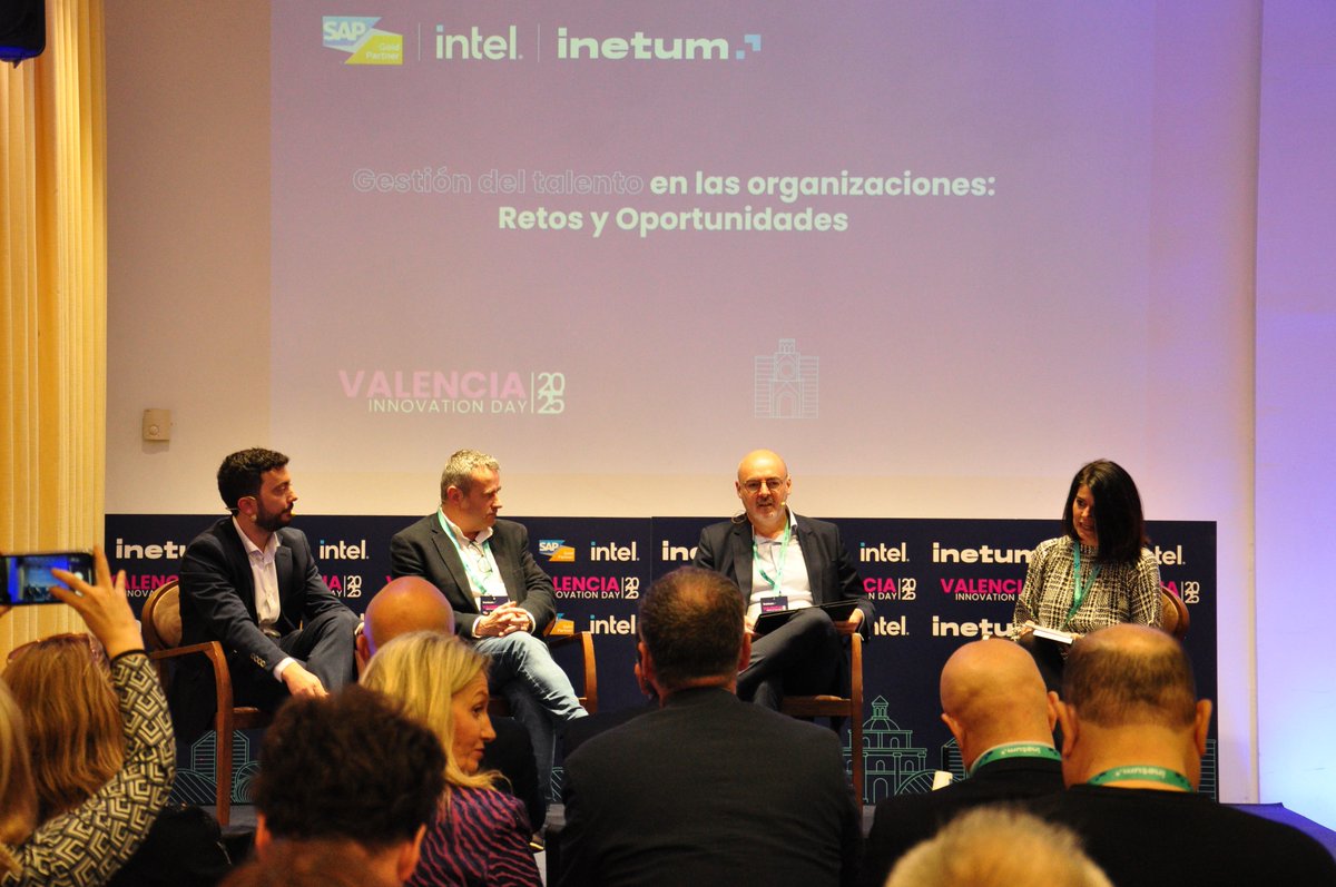 GVADgtic's tweet photo. 👥 El DG de TIC @javibalfagon ha participado hoy en la jornada #ValenciaInnovationDay 2025, de @inetum_es, para debatir sobre gestión del talento en las organizaciones, retos y oportunidades, junto al Secretario Autonómico @EusebioMonzo y el DG Francisco Ortega. https://t.co/nRvhVdo1YX