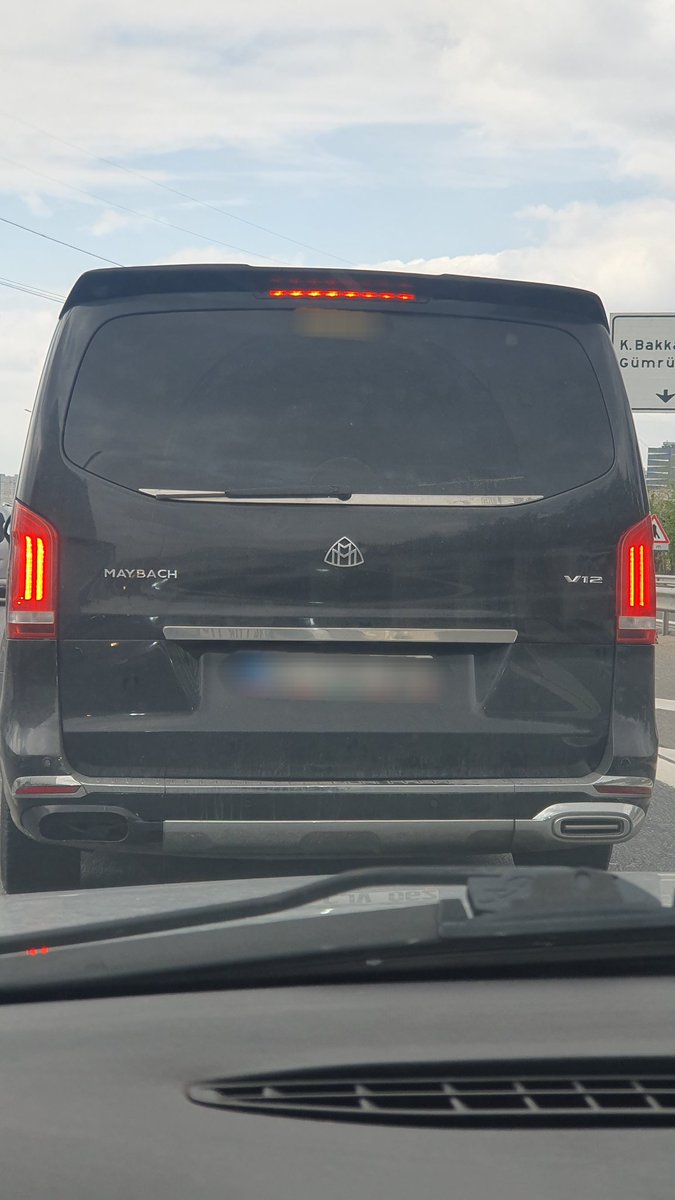 muratlduman's tweet photo. abi v12 çok yakmaz mı ya https://t.co/SwqlWcNHvZ