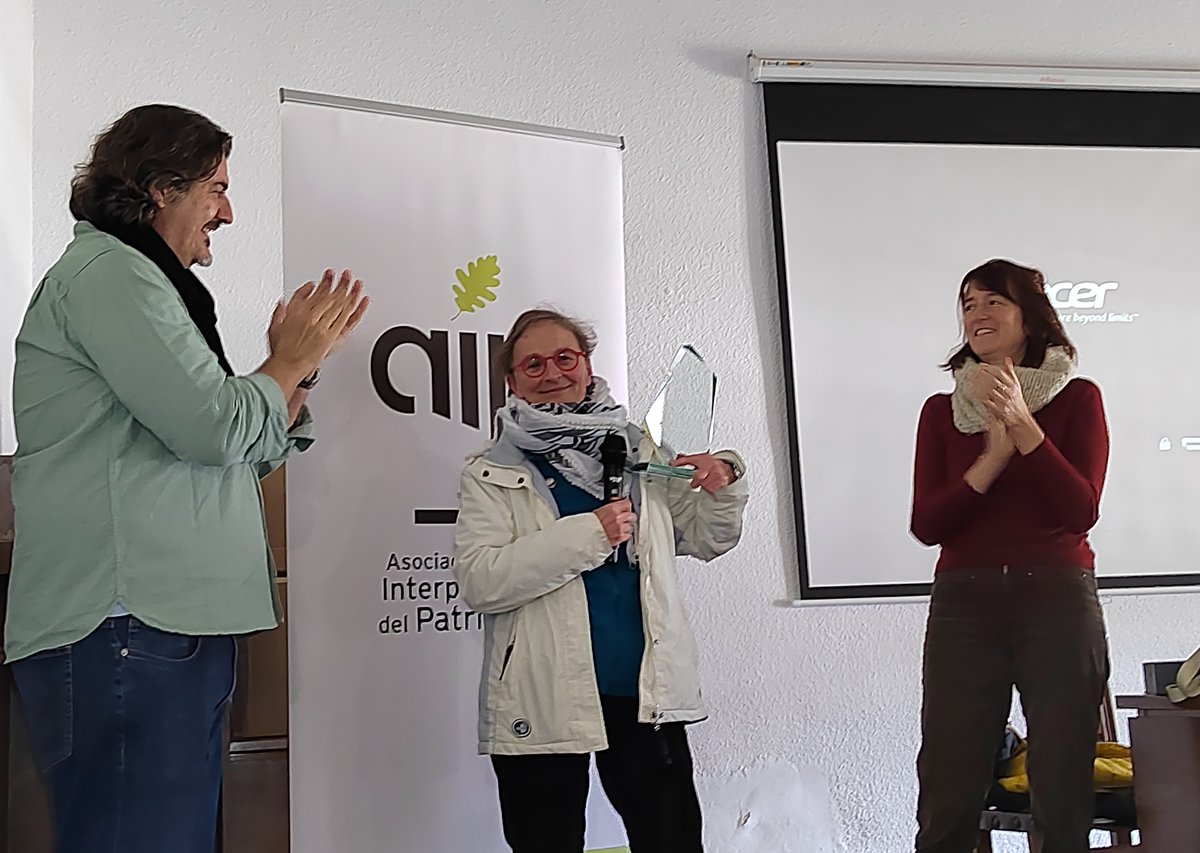 En las Jornadas de Alcaraz reconocíamos la trayectoria de nuestra compañera Mar Matute, “faro” de la Interpretación del Patrimonio de este año. Un merecido homenaje a una persona de gran calidad humana y profesional. ¡Gracs, Mar, por toda esa luz q envías desde Picos de Europa!