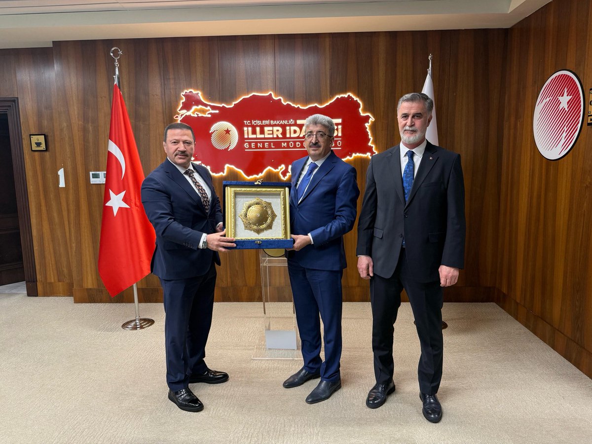 Vali ve İçişleri Bakanlığı İller İdaresi Genel Müdürümüz Sayın Mehmet Emin Bilmez’i TŞOF Yönetim Kurulu Üyemiz Ercan Soydaş ile birlikte ziyaret ettik.

Ulaşım esnafımızın İçişleri Bakanlığımız bünyesindeki istek, talep ve beklentilerinden oluşan hususları ve çalışmalarımızı