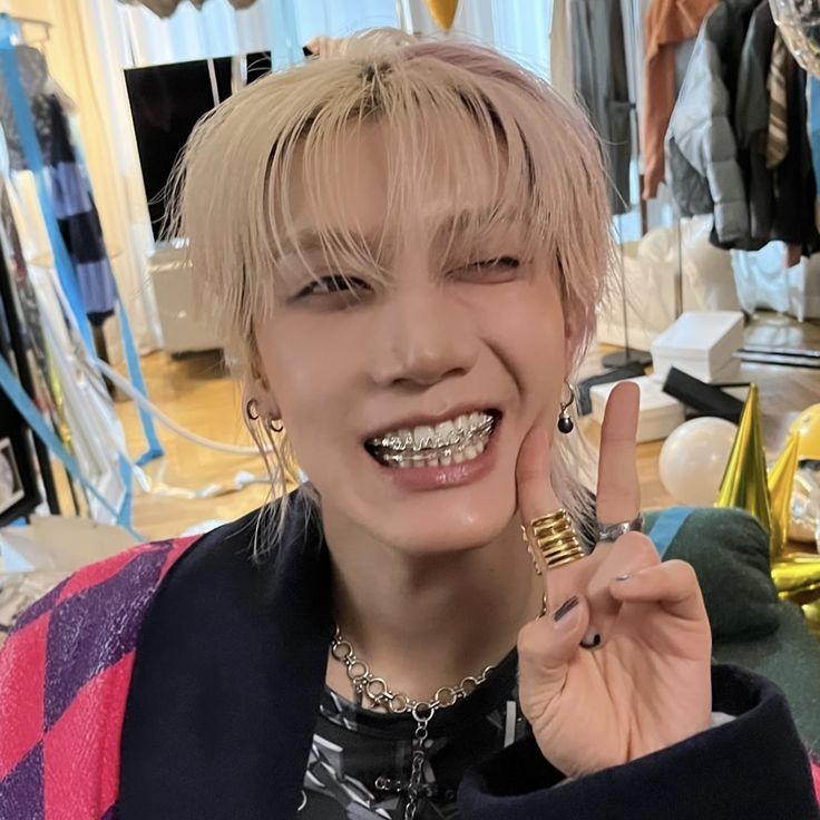 tiltedlo_ve's tweet photo. #9yearswithten
텐니 콘서트 화이팅
텐 해시 뭐예요? https://t.co/O80pBXjElQ