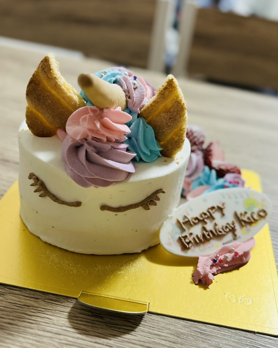 MasakiHayamizu's tweet image. 2025.4.9

キコ6歳誕生日

今年のケーキはリクエストのユニコーン🦄

#きこ
#kico
#誕生日
#6歳