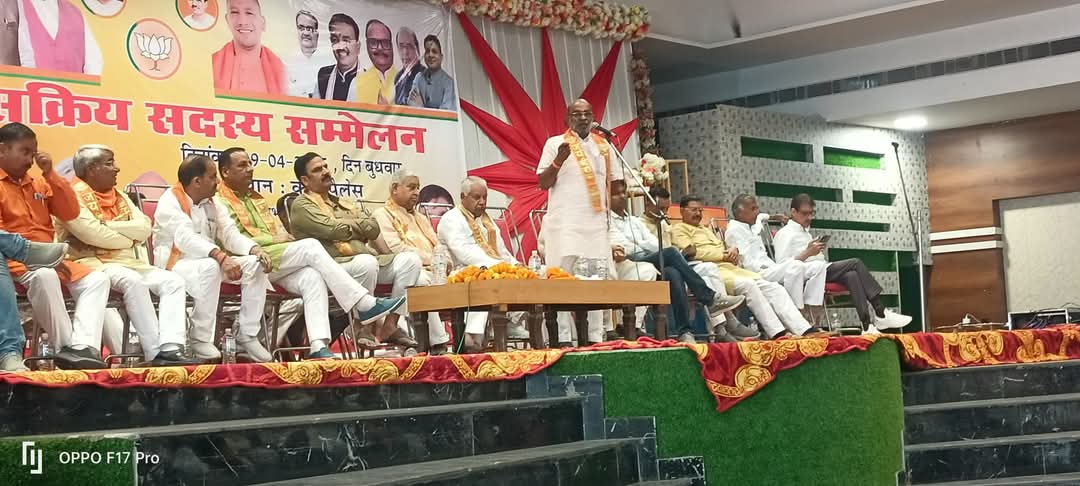 BJP4JilaSRE's tweet photo. नकुड विधान सक्रिय सदस्य सम्मेलन में जिलाध्यक्ष श्री @MahendrSainiBJP जी, विधान परिषद सदस्य श्री दिनेश कुमार गोयल जी एवं नकुड विधायक श्री @MlaMukeshNakud जी ने सक्रिय सदस्यों को संबोधित किया
#BJP4ViksitBharat
#ActiveMember https://t.co/rFXqQrfnzQ