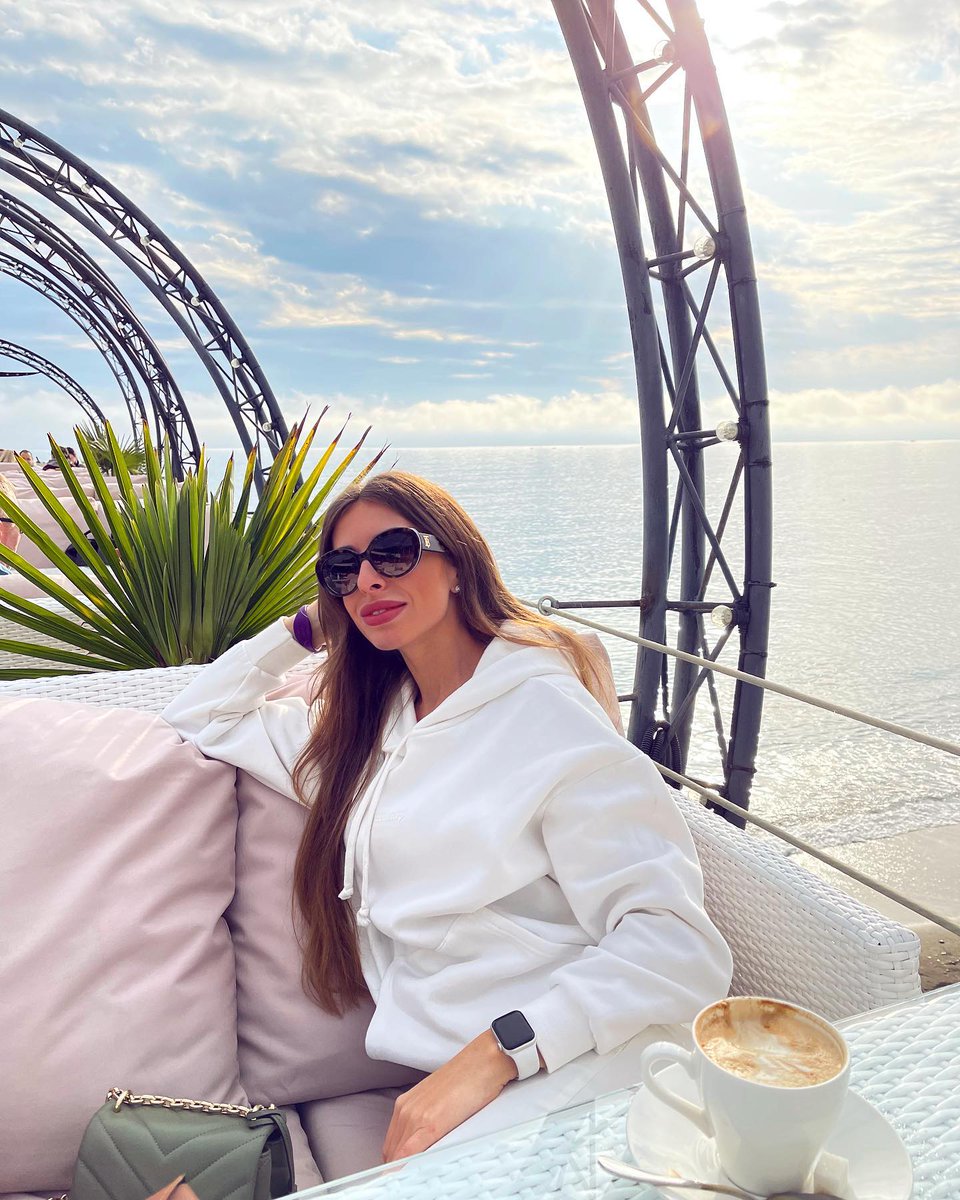 biligen's tweet image. Sometimes the best times are like this: at the beach, quietly enjoying a moment to yourself