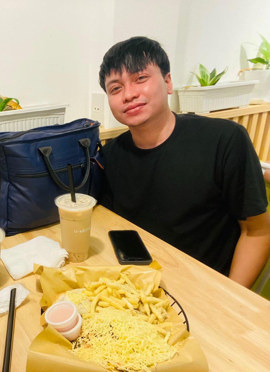 JohnnyB44013743's tweet photo. #delikado sa #milktea 😂 https://t.co/77vFwID5Tr