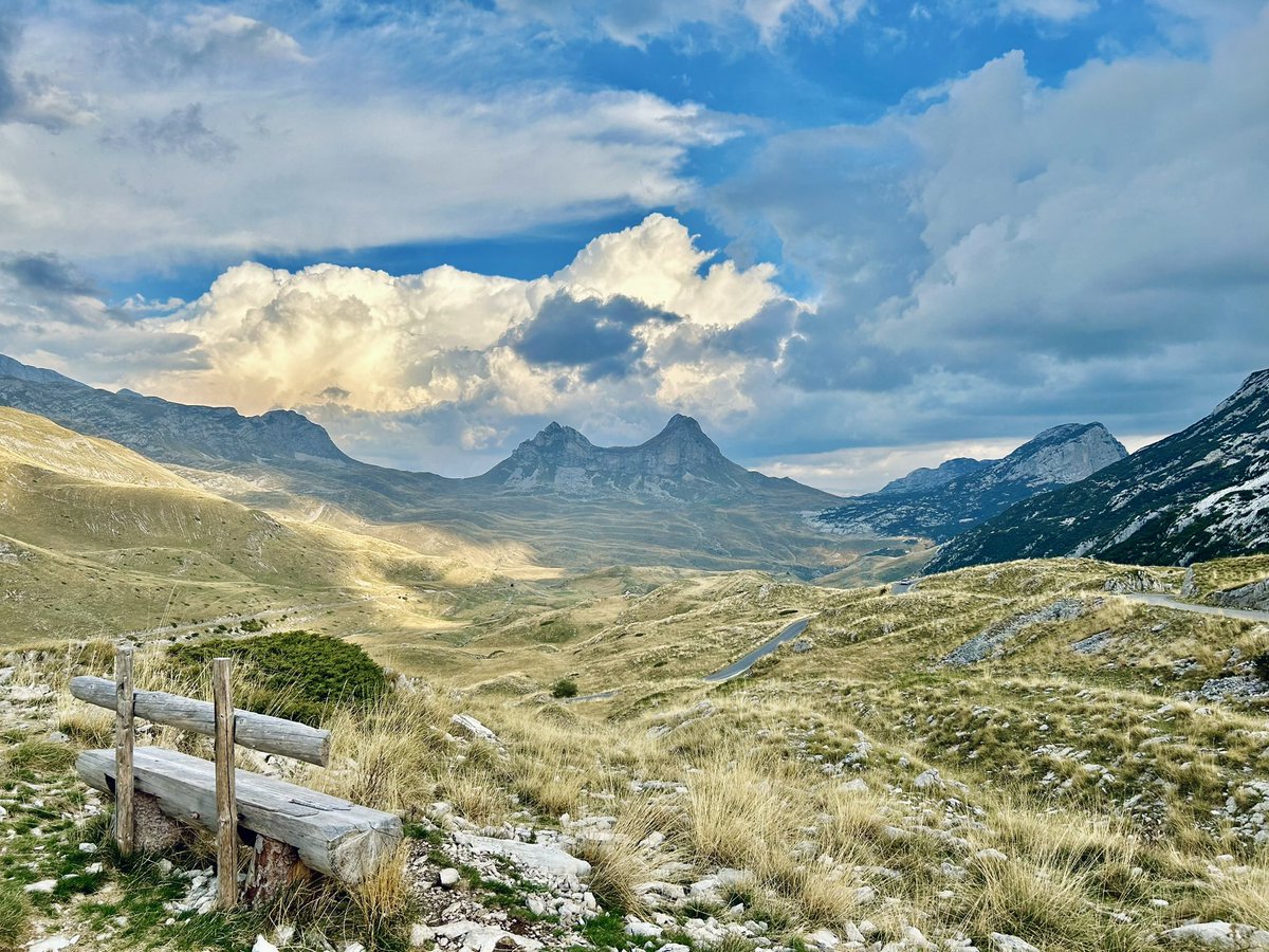 📍 Monténégro 🇲🇪 
Au milieu de nul part !