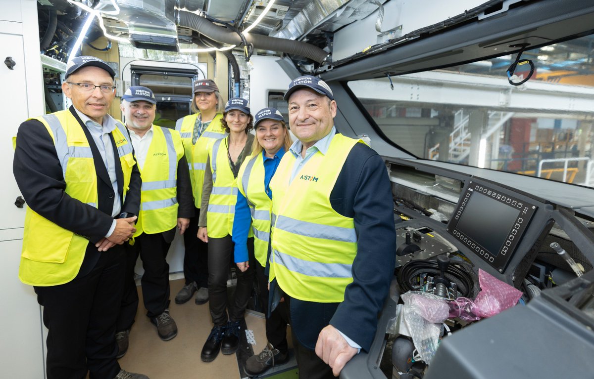 FGC Corporatiu (@fgccorporatiu) on Twitter photo 📰 S'inicien les obres del taller on <a href="/Alstom_es/">Alstom España</a> realitzarà el manteniment dels nous trens d'#FGC que connectaran amb l'Aeroport
📸 El president d'#FGC, <a href="/carlosruiztwitt/">Carles Ruiz Novella /❤️</a>, i la directora general, Alicia Valle, han vist com avança la fabricació dels trens
📲govern.cat/salapremsa/not… 📰 S'inicien les obres del taller on <a href="/Alstom_es/">Alstom España</a> realitzarà el manteniment dels nous trens d'#FGC que connectaran amb l'Aeroport
📸 El president d'#FGC, <a href="/carlosruiztwitt/">Carles Ruiz Novella /❤️</a>, i la directora general, Alicia Valle, han vist com avança la fabricació dels trens
📲govern.cat/salapremsa/not…