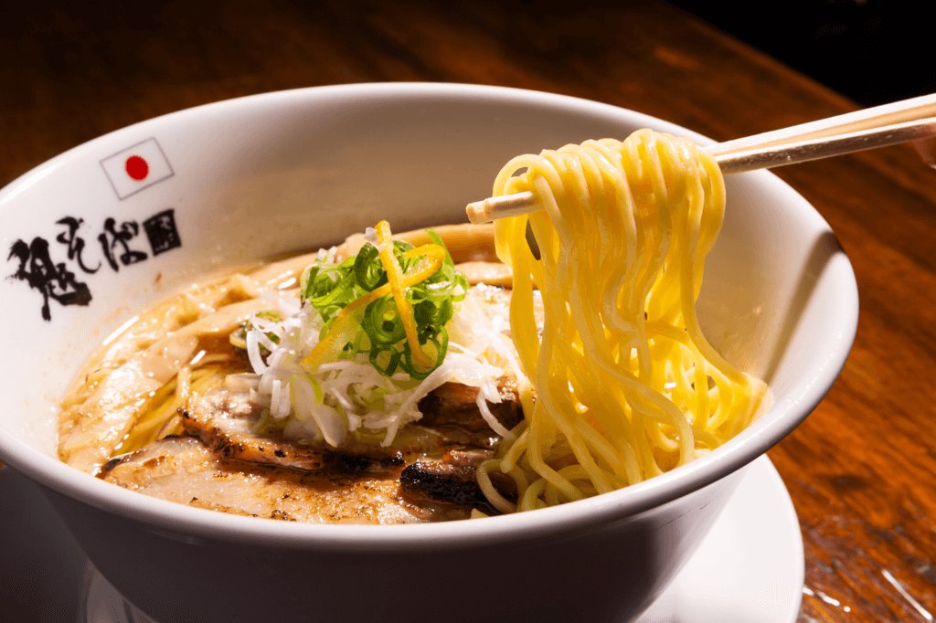 TV『えび☆ステ』📺✨
【4月11日(金)15:50～】
＜🌟特集！鬼そば藤谷総本店🍜＞

大仙市の「道の駅なかせん」にオープンした
ラーメン店🚗🍥

店を経営するのは、〝アゴものまね〟で人気を博した
芸人、ＨＥＹ！たくちゃん🎤😆

#秋田 #えびステ