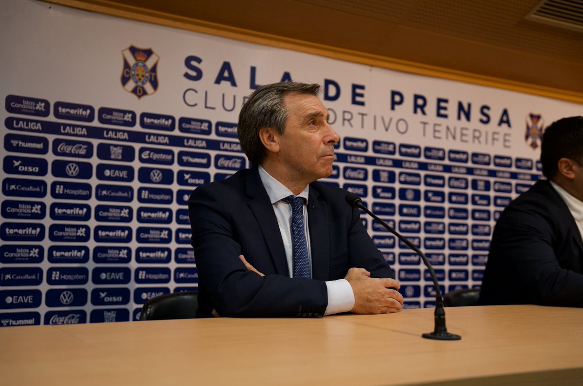 juanjo_ramos's tweet photo. Poker de Rayco García.🃏

Le pedíamos pasos adelante y ha aportado a:

🪄 Felipe Miñambres, consejero y directo general. 

🪄 Manu Guill, director deportivo.
 
🪄 Álvaro Cervera, renovado 2 años. 

🪄 Aitor Sanz, 1 año más (dependiendo de su lesión). https://t.co/kJax5Y2fWP