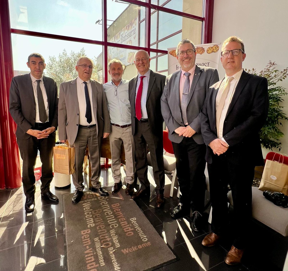 Prefet77's tweet image. #Visite l 🍪 Ce 9 avril, Pierre Ory préfet de #SeineEtMarne s’est rendu à #Villeparisis à la biscuiterie Astruc, fleuron local alliant tradition &amp;amp; innovation, avec le sous-préfet #Meaux Sabry Hani et le secrétaire général adjoint, Étienne Petit. 
#IndustrieFrançaise #SavoirFaire