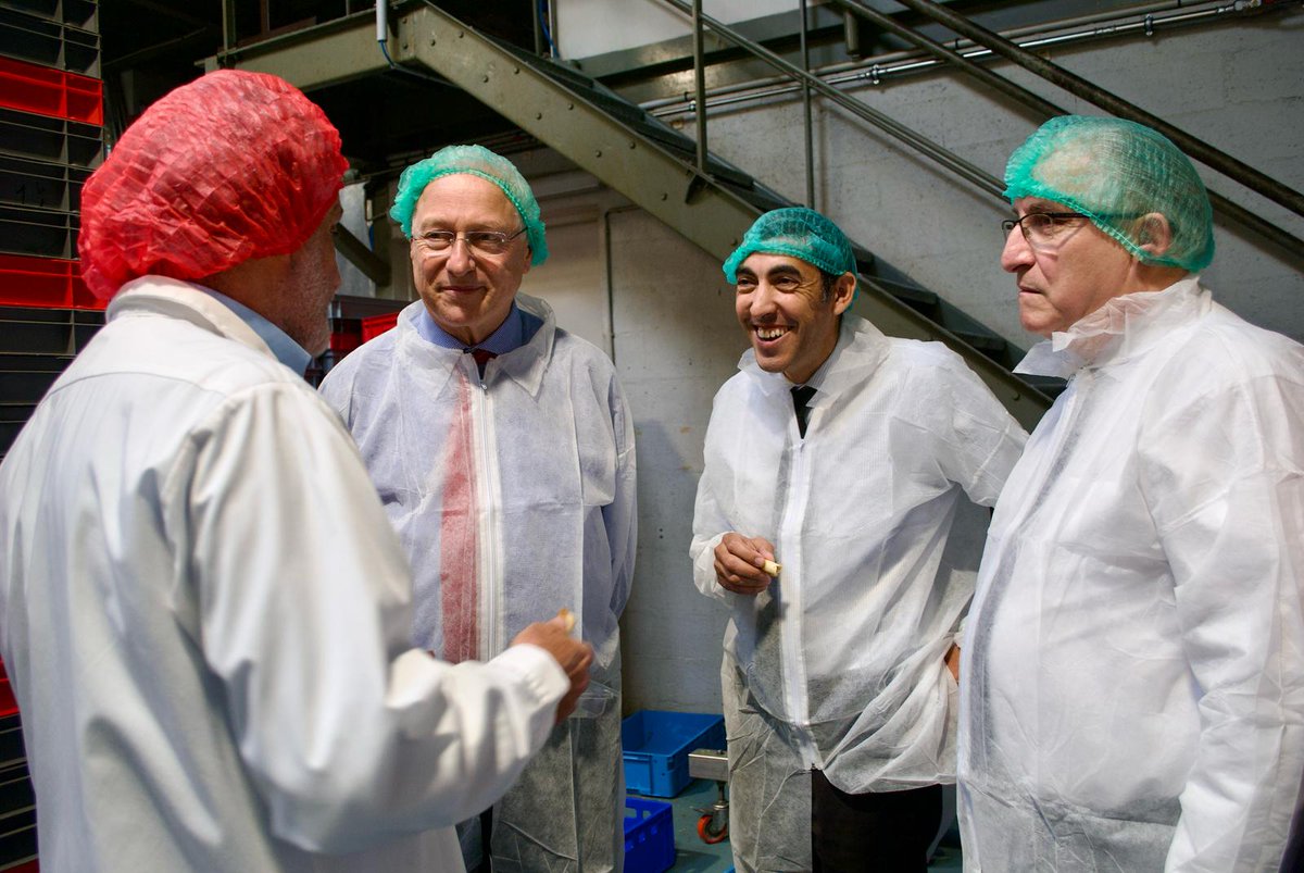 Prefet77's tweet image. #Visite l 🍪 Ce 9 avril, Pierre Ory préfet de #SeineEtMarne s’est rendu à #Villeparisis à la biscuiterie Astruc, fleuron local alliant tradition &amp;amp; innovation, avec le sous-préfet #Meaux Sabry Hani et le secrétaire général adjoint, Étienne Petit. 
#IndustrieFrançaise #SavoirFaire
