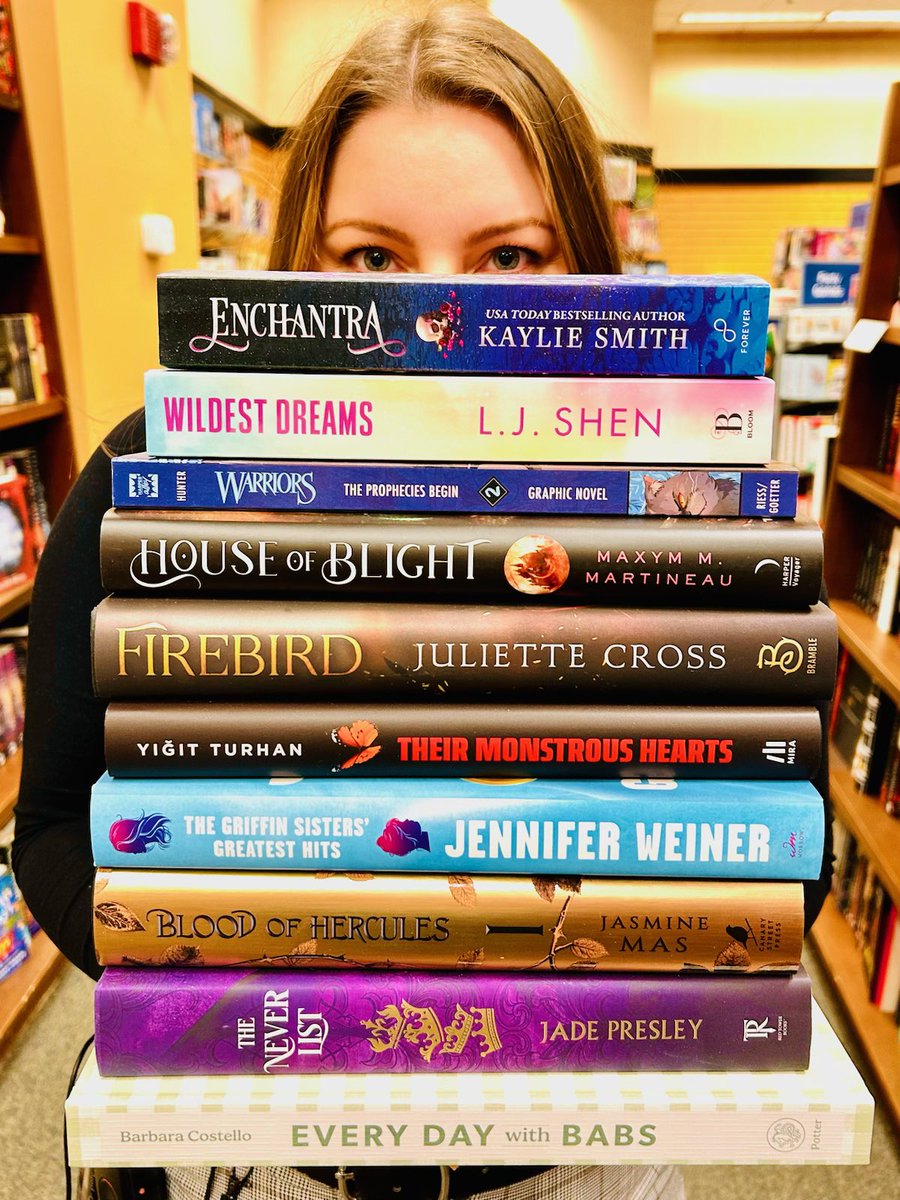 BNMarlton's tweet photo. Whether you’re an avid reader, a collector, or are looking for the perfect gift for a bookworm, we have you covered with our expansive collection of exclusive editions.
#barnesandnoble #bnmarlton
#books #bnbuzz #bn2025
#myweekendisbooked #reading #TBR #erinhunter
#ljshen https://t.co/FeBcBTCs3W