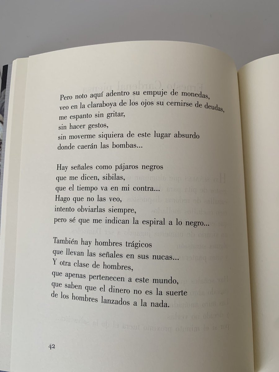 elkbdice's tweet photo. Luis Felipe Comendador en “No estar complicado el irse” (Reino de Cordelia, 2025). https://t.co/BJUvxX69BX