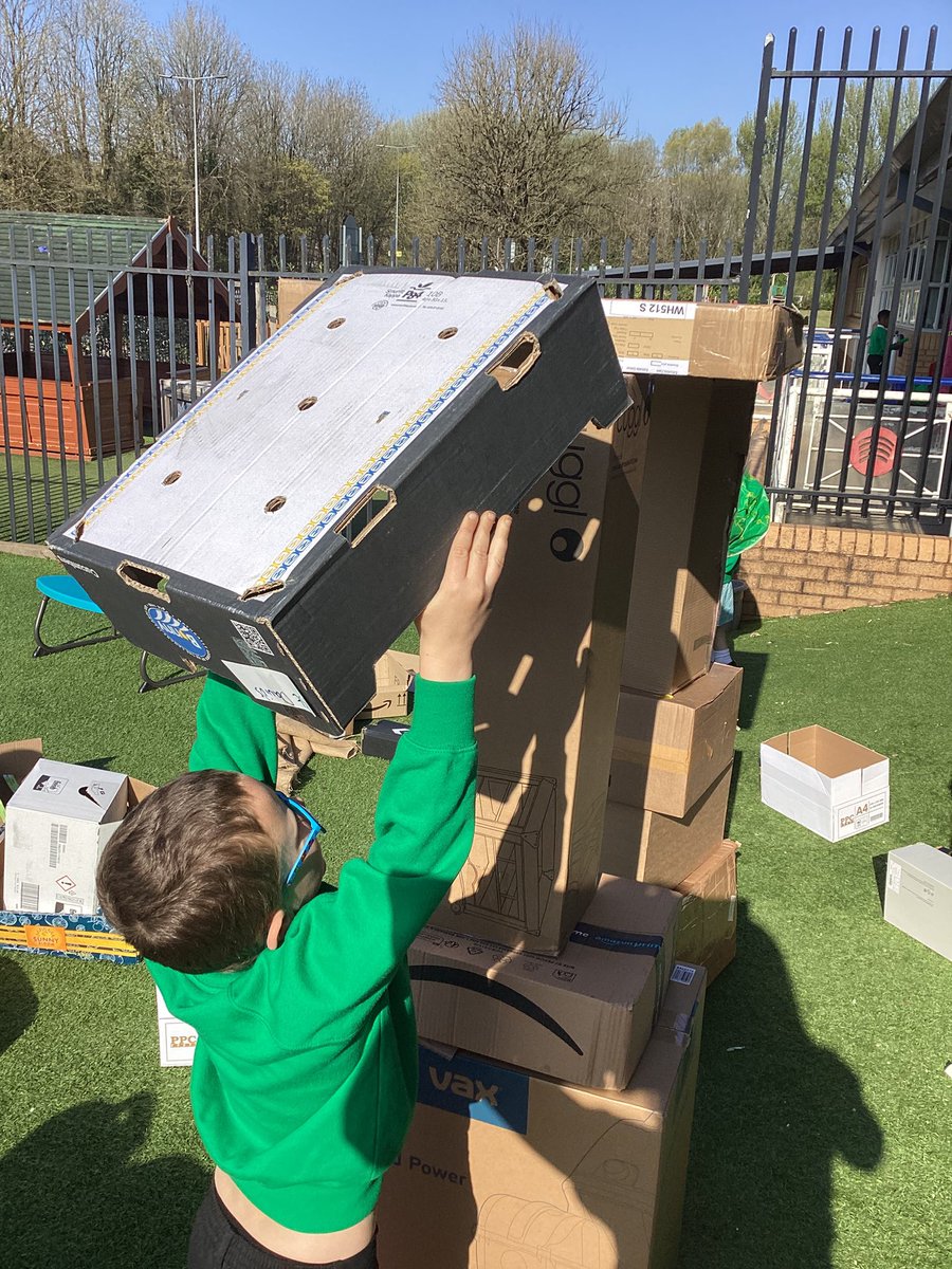 StDavidsCiWPrm's tweet photo. We had fun during Messy Easter today! We created an arch from boxes and recreated Palm Sunday #stdavidsciwTaffFawr #stdavidsciwRVE #stdavidsciwEthicallyInformed https://t.co/1d0pkAPe9s