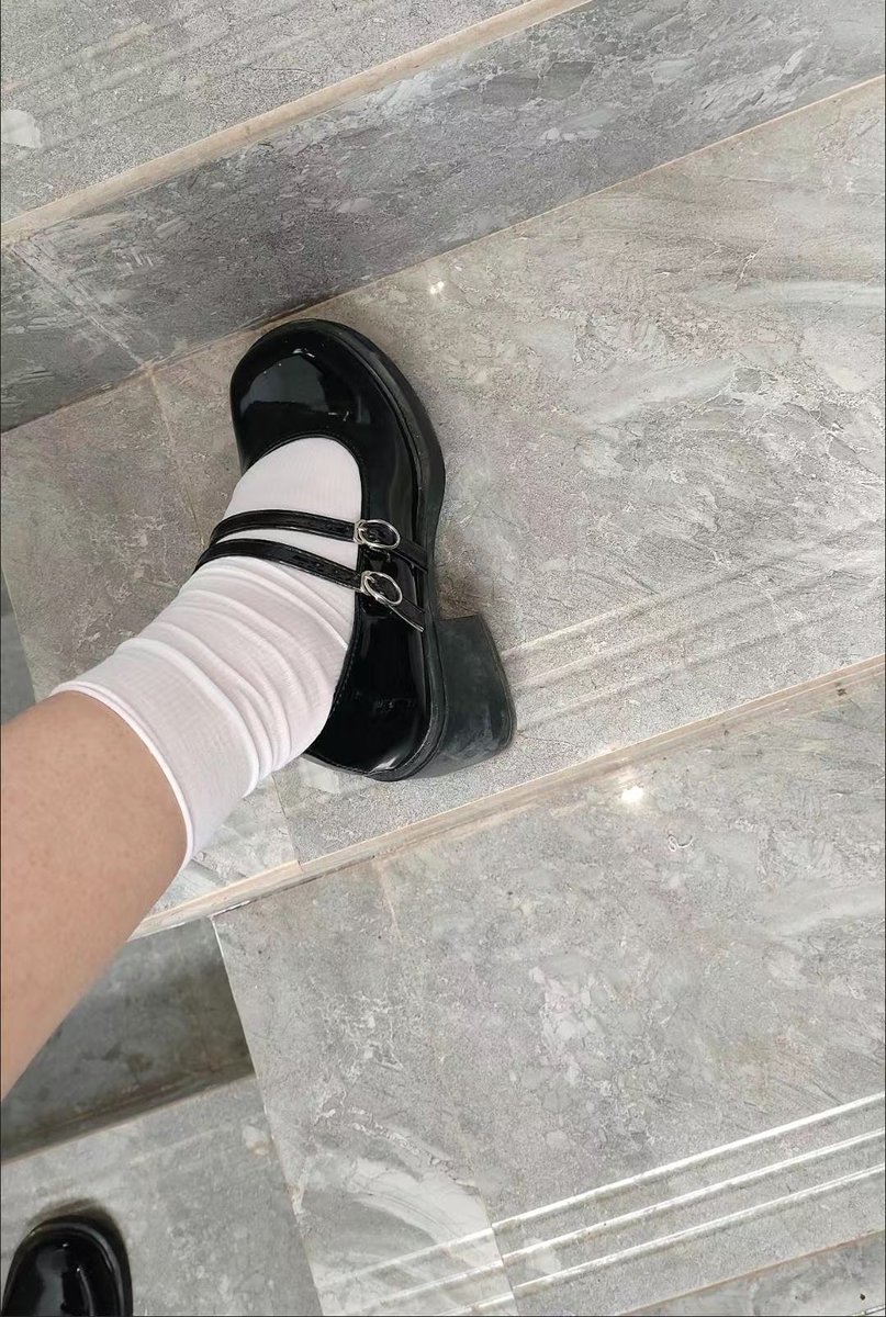 tiantianzuime's tweet photo. 我猜你一定想帮妈妈清理脚底叭
🦶
#寄射 #女大学生 #原味棉袜 #运动鞋 #板鞋 https://t.co/ajQ1QhsGxR
