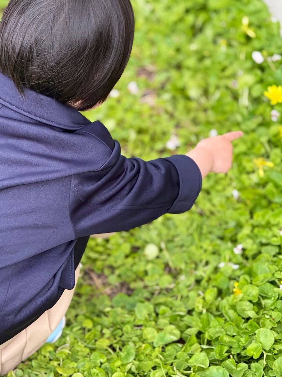 chi_iii's tweet photo. 昨日はむすめの入園式でした。制服着るとなんか親心にぐっときました。素敵な時間を過ごしてね。 https://t.co/1HsofEO6Xf