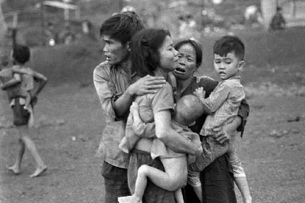 BastSkulduggery's tweet photo. Para que quede claro, Hồ Chí Minh luchó contra los que hicieron esta y muchas otras barbaridades. 
Vietnam del Sur comenzó la guerra con un golpe de estado apoyado por EEUU para evitar la reunificación. https://t.co/4C0GrYMtB5
