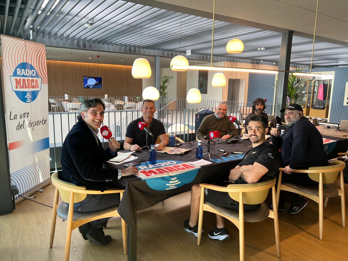 Radio MARCA (@radiomarca) on Twitter photo 🏋️♂️ Con José Robles, director deportivo de actividades del David Lloyd Boadilla del Monte
🎧 ¡Lo formamos ya!
#ElCorrillo
👨🎓 <a href="/jcasquero/">Javi Casquero</a>
👨🎓 <a href="/manumartin23/">Manu Martín</a>
👨🎓 <a href="/DavidDeSanchez/">David Sánchez-Cañete</a>
👨🏫 <a href="/Sahuqui/">Rafa Sahuquillo🎙</a>
📍 David Lloyd Boadilla 🏋️♂️ Con José Robles, director deportivo de actividades del David Lloyd Boadilla del Monte
🎧 ¡Lo formamos ya!
#ElCorrillo
👨🎓 <a href="/jcasquero/">Javi Casquero</a>
👨🎓 <a href="/manumartin23/">Manu Martín</a>
👨🎓 <a href="/DavidDeSanchez/">David Sánchez-Cañete</a>
👨🏫 <a href="/Sahuqui/">Rafa Sahuquillo🎙</a>
📍 David Lloyd Boadilla