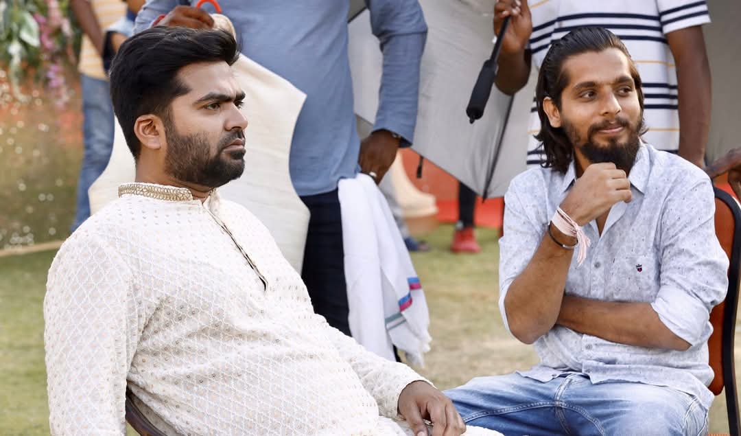 kayaldevaraj's tweet image. April 10th

Wishing A Very Happy Birthday to #Maha Director #URJameel . Have A Great Year Ahead.

Best Wishes @dir_URJameel

#HBDURJameel
#HappyBirthdayURJameel
 
#STR #Simbu #SilambarasanTR 
#Hansika #Srikanth