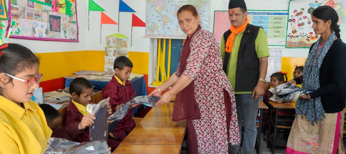 samoon4humanity's tweet photo. Uniform Drive | 107 Schools
📅 04 Apr 2025
🏫 GPS Silkani, Patti-Dogi
📍 Tehri Garhwal, UK
Samoon Foundation distributed sports uniforms, uplifting rural students’ confidence & equality. 👧👦
#SamoonCares #EduForAll #UKSchools #UniformDrive #ChildGrowth https://t.co/kwlODZ0x5B