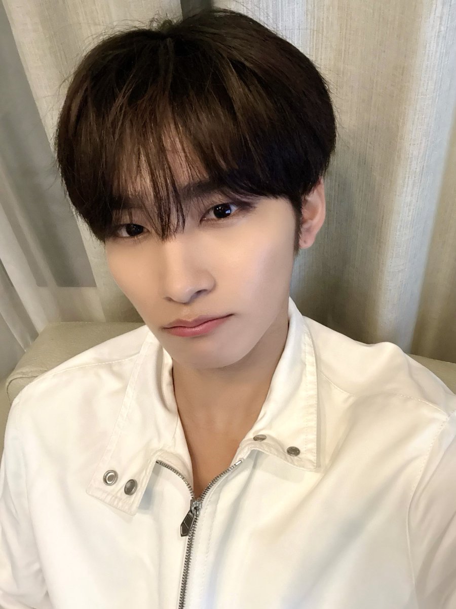 by_EPEX's tweet photo. 제니스!!! 

하잇!

제프가 好き?

#EPEX #이펙스 #JEFF #제프 #젶프프 https://t.co/tDTwTcQ4ai