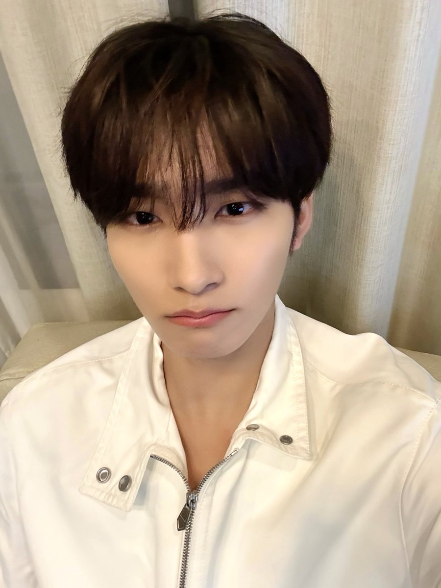by_EPEX's tweet photo. 제니스!!! 

하잇!

제프가 好き?

#EPEX #이펙스 #JEFF #제프 #젶프프 https://t.co/tDTwTcQ4ai