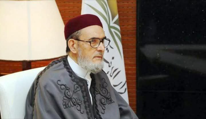 hanzalajana's tweet photo. #عاجل - د لیبیا لوی مفتي شیخ صادق الغریاني:

 د سرحدي پولو ساتونکي باید د خپلې ادارې او واکمنانو امرونه ونه مني، او د جنګیالیو او مرستندویه کاروانونو ته اجازه ورکړي، ترڅو غزې ته ننوزي ځکه چې د خدای په نافرمانۍ کې د هیچا اطاعت نشته. https://t.co/eE4j5ZF1mR
