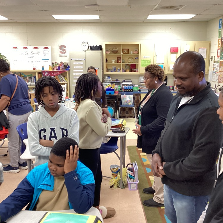 PEDISRAMS's tweet image. Students and families had a great time at a fun-filled night of math and STEM activities.  Parents and guardians had the opportunity to visit their child(ren)'s classrooms and take part in exciting challenges.  The evening wrapped up with a delicious dinner.

#MathSTEM