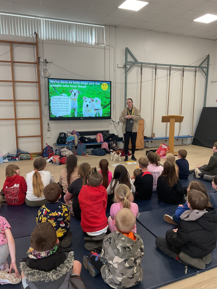 MrswhiteY6's tweet photo. Thank you to Amy from @DogsTrust for our brilliant workshop at holiday club. @AlthorpeKeadby https://t.co/oaeqVfpmd7