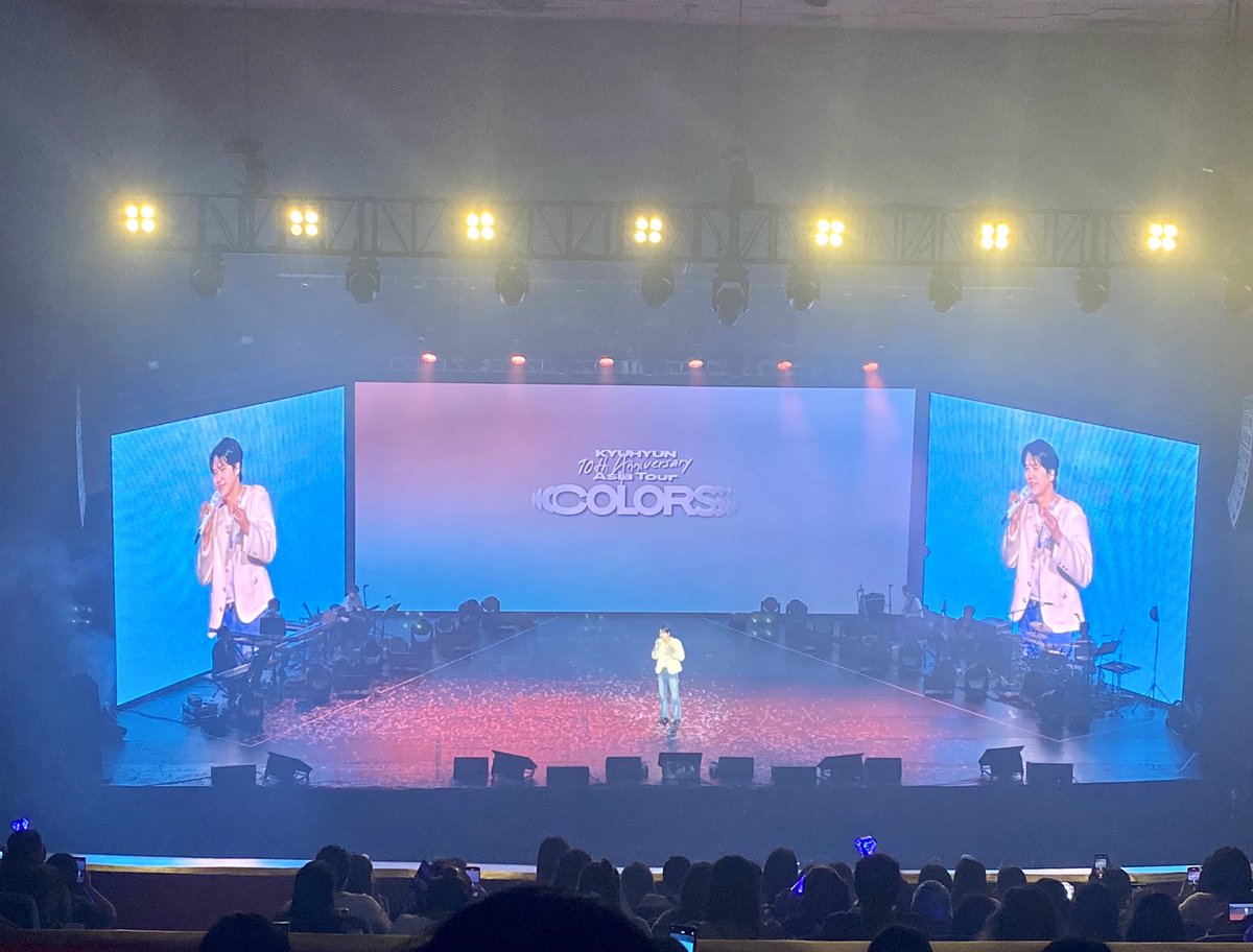 _missaccountant's tweet photo. Finally got the rest I needed! Now posting some snaps during Kyuhyun’s concert—another pinch me moment during At Gwanghwamun’s performance, been waiting for almost a decade to hear this live ☺️🥹😭🙌🏻👏🏻🫶🏻

My ELF/Kyupiter heart is so happy 🐧💙🟣

#KyuhyunCOLORSinManila #Kyuhyun https://t.co/fofWhh7zM3