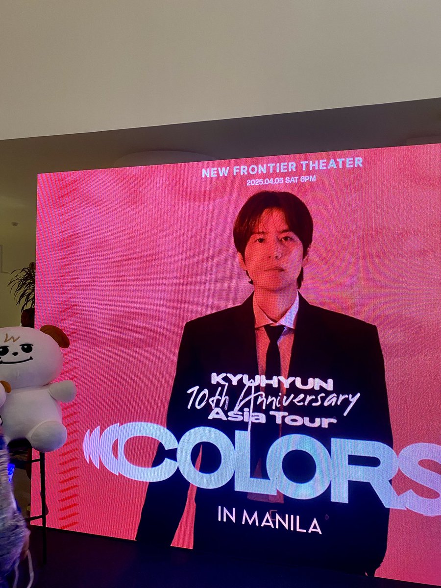_missaccountant's tweet photo. Finally got the rest I needed! Now posting some snaps during Kyuhyun’s concert—another pinch me moment during At Gwanghwamun’s performance, been waiting for almost a decade to hear this live ☺️🥹😭🙌🏻👏🏻🫶🏻

My ELF/Kyupiter heart is so happy 🐧💙🟣

#KyuhyunCOLORSinManila #Kyuhyun https://t.co/fofWhh7zM3