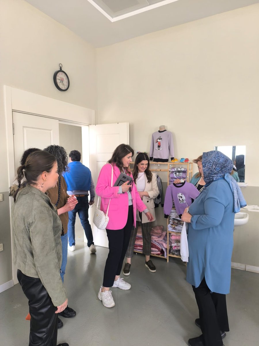 İstasyon Gaziantep ekibi merkezimizi ziyaret etti. Gaziantep Büyükşehir Belediye Başkanı danışmanı Sayın Filiz Evran hanımefendi ve ekibi, kadın girişimciliği destekleme çalışmalarımızı incelediler. Ziyaretleri için teşekkür ederiz.

<a href="/FatmaSahin/">Fatma Şahin</a> <a href="/GaziantepBeld/">Gaziantep Büyükşehir</a> <a href="/Gapsoffice/">İSTASYON GAZİANTEP</a>