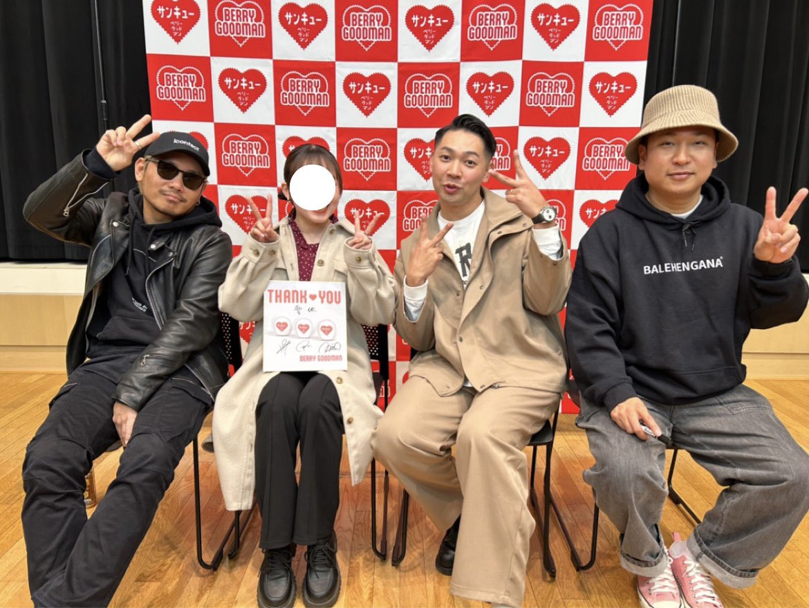 meeei_0801's tweet photo. 3/20 ☀️サンキュー発売記念大特典会

MOCAちゃん元気なく見えたけど本当に眠かっただけならいいなあ、🥱ロバちゃんいっぱい話してくれて「茨城(ツアー)待っててね」って言ってくれた、めっちゃ待ってるに決まってるーっ 💭ྀི❤️ヒデちゃんいつもより沢山ニコニコしてて嬉しかった！
ツアーが楽しみｯ https://t.co/cu7oXD0E4K