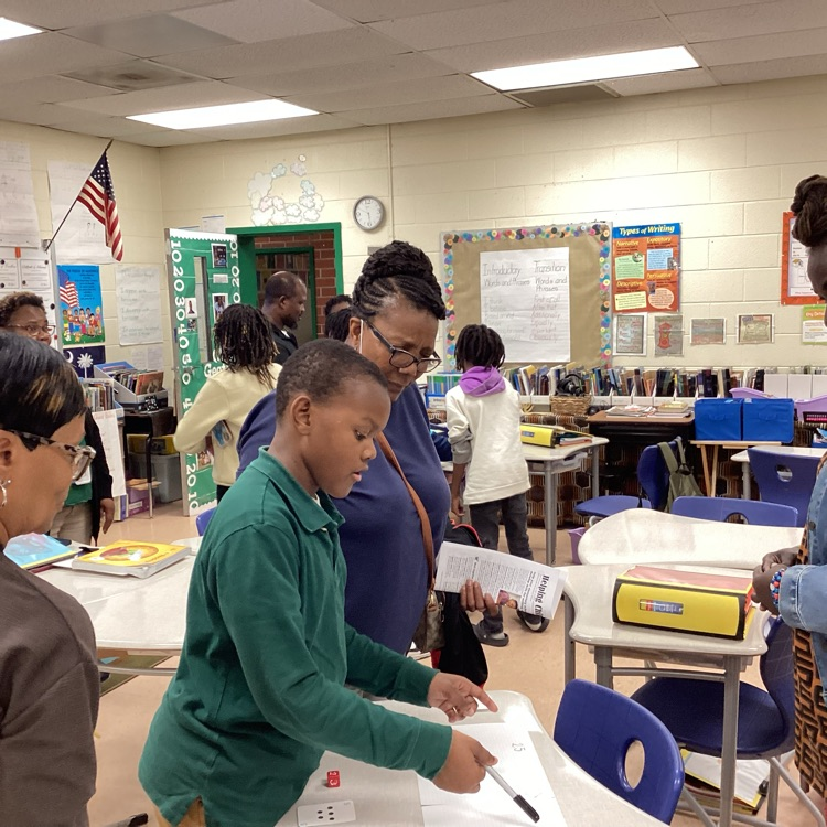 PEDISRAMS's tweet image. Students and families had a great time at a fun-filled night of math and STEM activities.  Parents and guardians had the opportunity to visit their child(ren)'s classrooms and take part in exciting challenges.  The evening wrapped up with a delicious dinner.

#MathSTEM