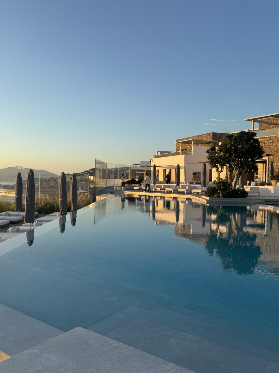 BeyondBex's tweet photo. This is the hotel, the newest by the @Myconian that helped me change my mind about #Mykonos. Read about Deos, derived from Ancient Greek, ‘awe’ or ‘wonder’. My review for @The_Hotel_Guru 
https://t.co/jpLSO8M8Pr. #HotelReviewer #TravelWriter https://t.co/00CB8cUAtr