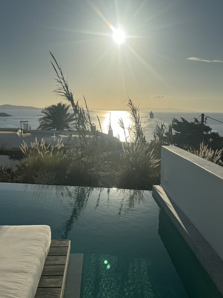 BeyondBex's tweet photo. This is the hotel, the newest by the @Myconian that helped me change my mind about #Mykonos. Read about Deos, derived from Ancient Greek, ‘awe’ or ‘wonder’. My review for @The_Hotel_Guru 
https://t.co/jpLSO8M8Pr. #HotelReviewer #TravelWriter https://t.co/00CB8cUAtr
