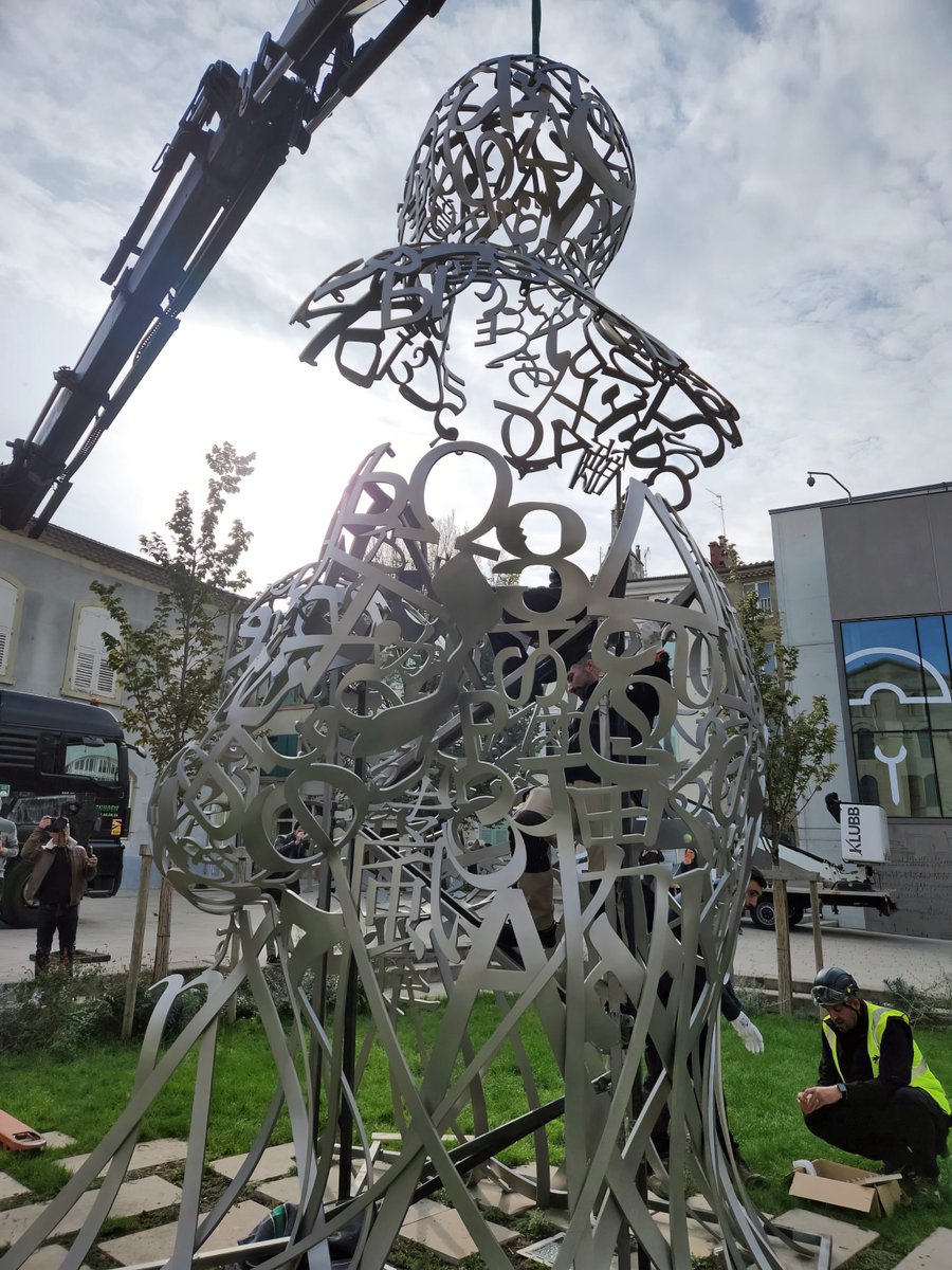Ttionline's tweet photo. 🏛️ En noviembre del 2024, Tti ha participado con orgullo en la llegada de una nueva escultura del artista Jaume Plensa, ubicada frente al Musée des Beaux-Arts de Valence (Francia). 

https://t.co/0Sqfmb4y1u 

#Tti #GroupeBovis #JaumePlensa #Valence https://t.co/5INZZ3au1n