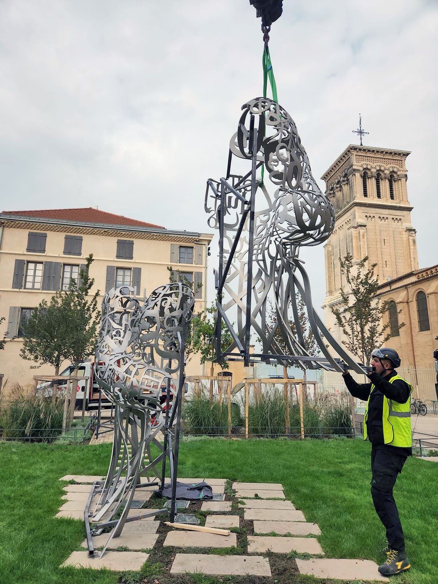 Ttionline's tweet photo. 🏛️ En noviembre del 2024, Tti ha participado con orgullo en la llegada de una nueva escultura del artista Jaume Plensa, ubicada frente al Musée des Beaux-Arts de Valence (Francia). 

https://t.co/0Sqfmb4y1u 

#Tti #GroupeBovis #JaumePlensa #Valence https://t.co/5INZZ3au1n