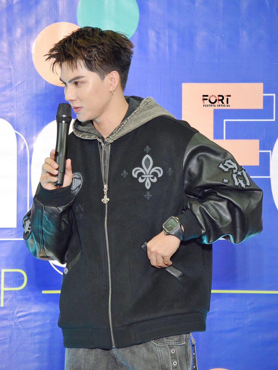 FortftsOfficial's tweet photo. 250405 Roving Fox in Trang - Fort Thitipong

ชุดนี้แมตช์เองด้วยค้าบ จากพี่ๆแฟนคลับ 😎

FORT IN TRANG 

#RovingfoxXFort 
@fort_fts #FortFTS #ComeFortZon #BabyFeat https://t.co/8PM7oLaWyb